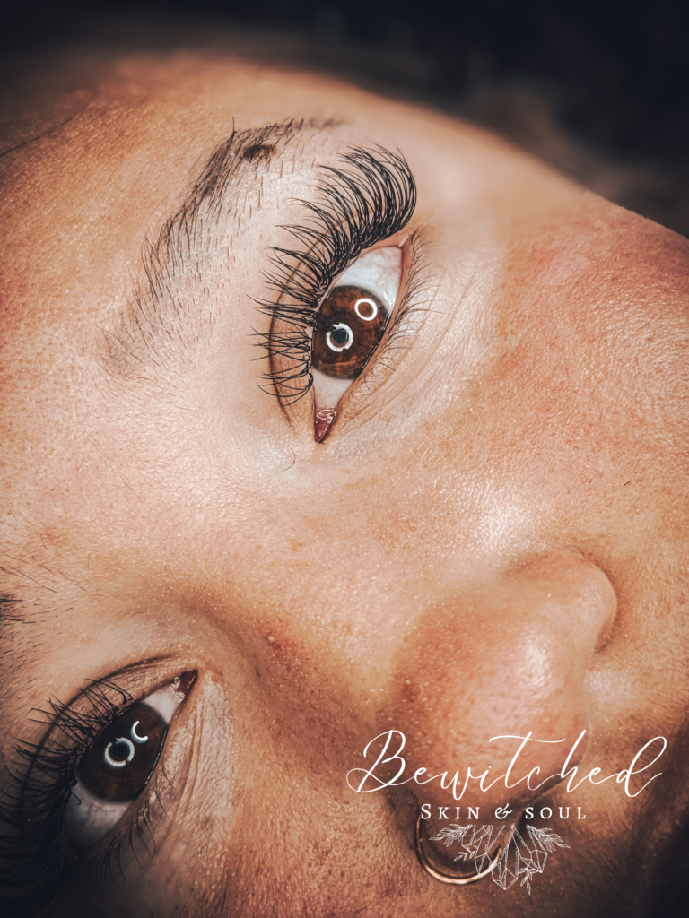 Classic full set eyelash extensions