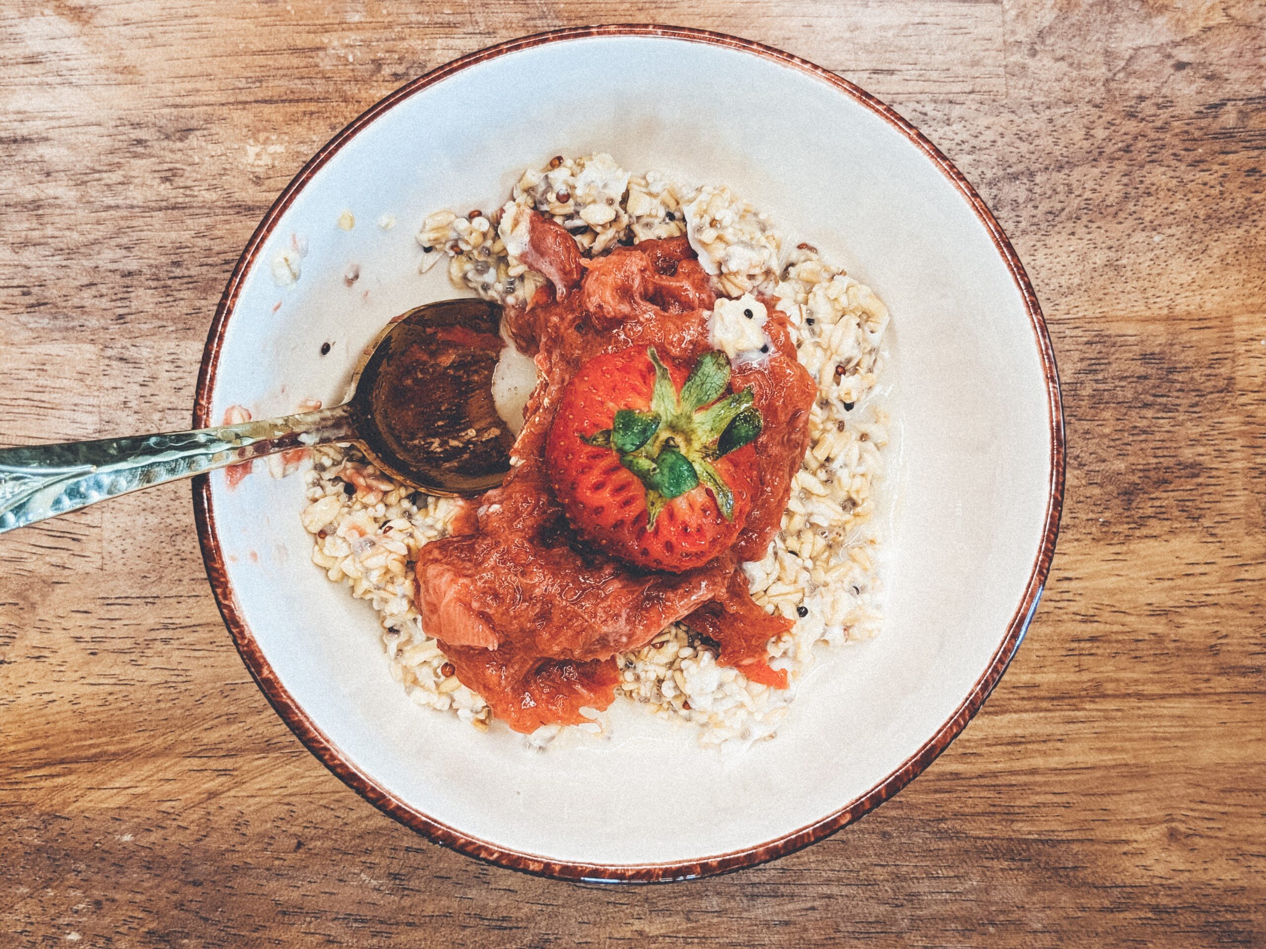 Strawberry Rhubarb Overnight Oats