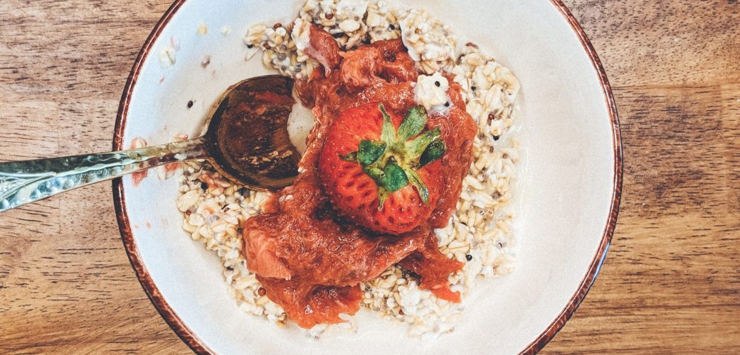 Strawberry Rhubarb Overnight Oats